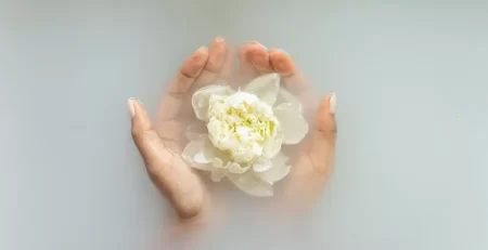 Benessere olistico e stress: come la cura di mente, corpo e pelle migliora la salute